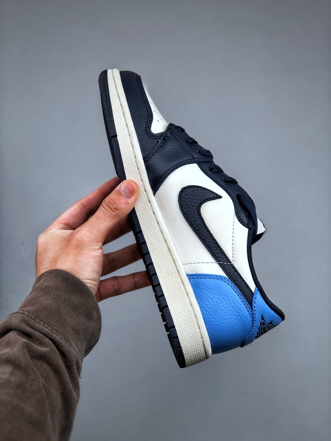 Air Jordan 1 Retro Low Obsidian: Premium Comfort and Style for Everyday Wear 3 cmp i1746307664840 9270 0 1