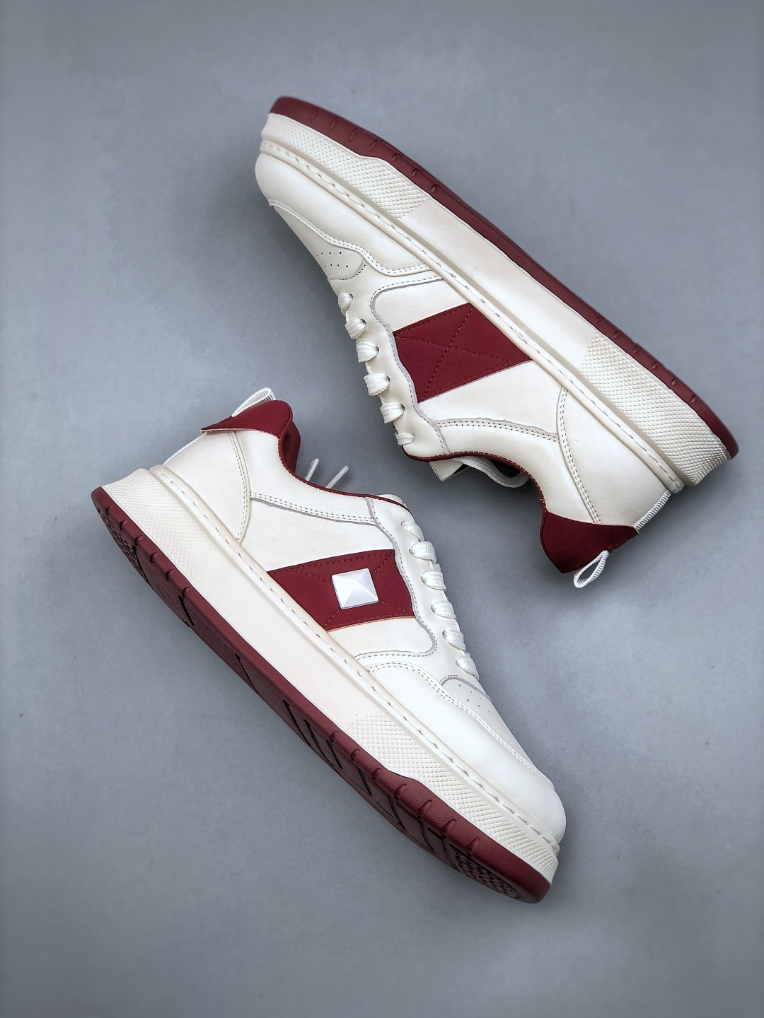 420 新货Valentino 华伦天奴 Rockstud untitled 厚底休闲铆钉小白鞋