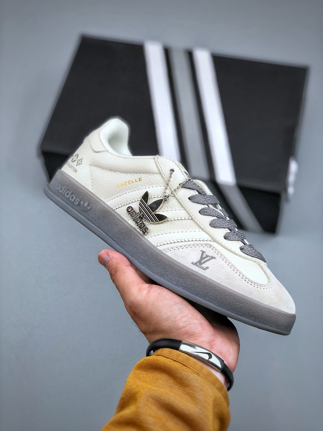 Adidas Samba OG x Louis Vuitton Custom Sneakers - Stylish & Comfortable 2 cmp i1746392777132 6621 0 0