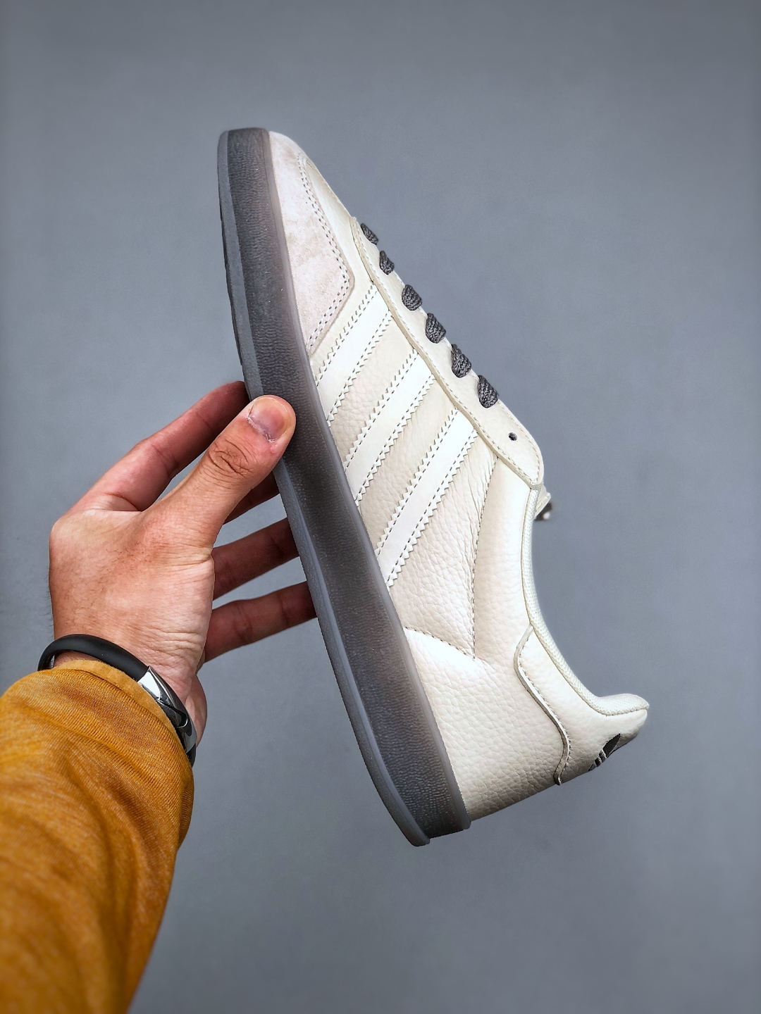 Adidas Samba OG x Louis Vuitton Custom Sneakers - Stylish & Comfortable 3 cmp i1746392777142 3498 0 1