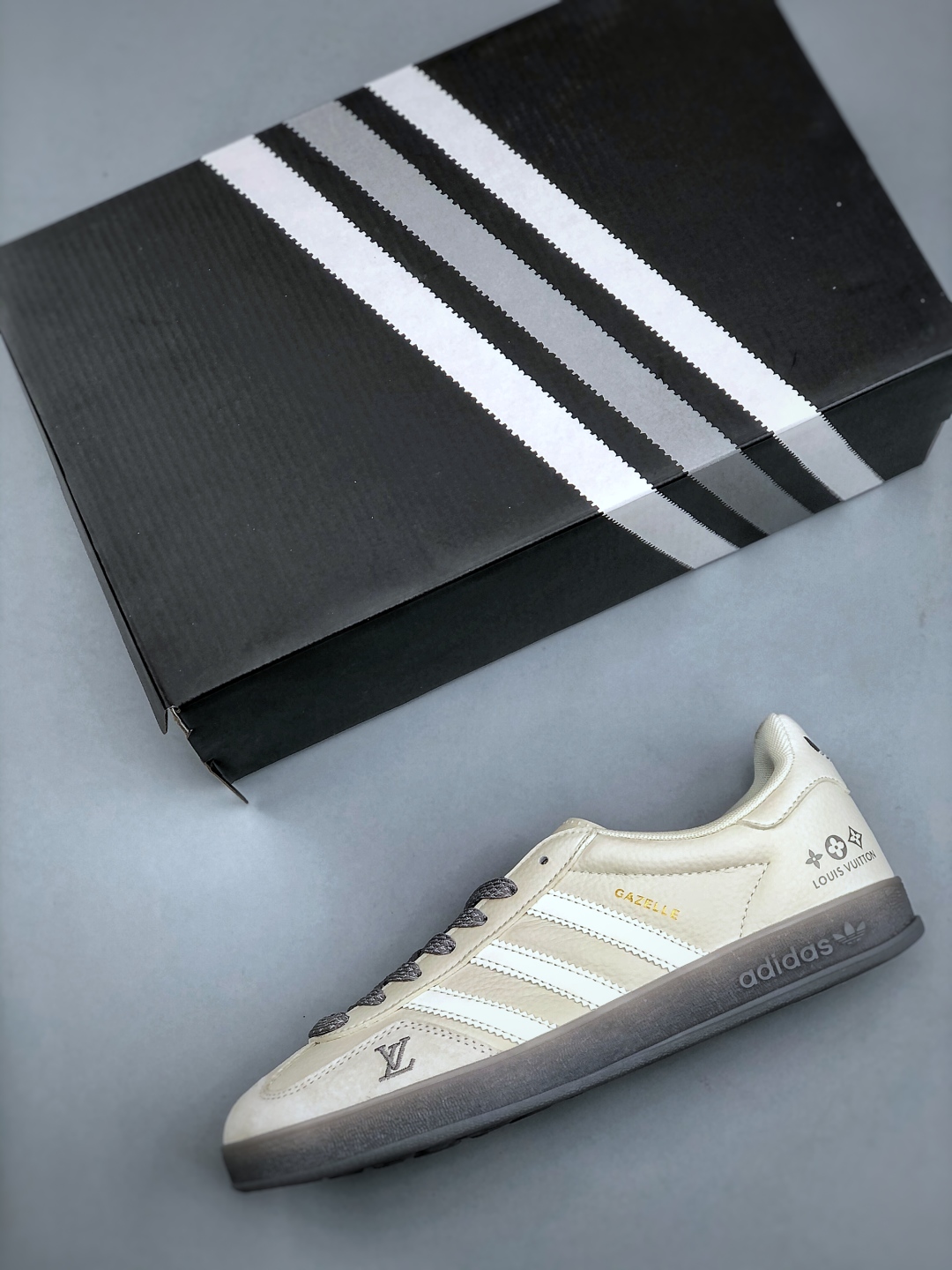 Adidas Samba OG x Louis Vuitton Custom Sneakers - Stylish & Comfortable 4 cmp i1746392778560 5647 0 2