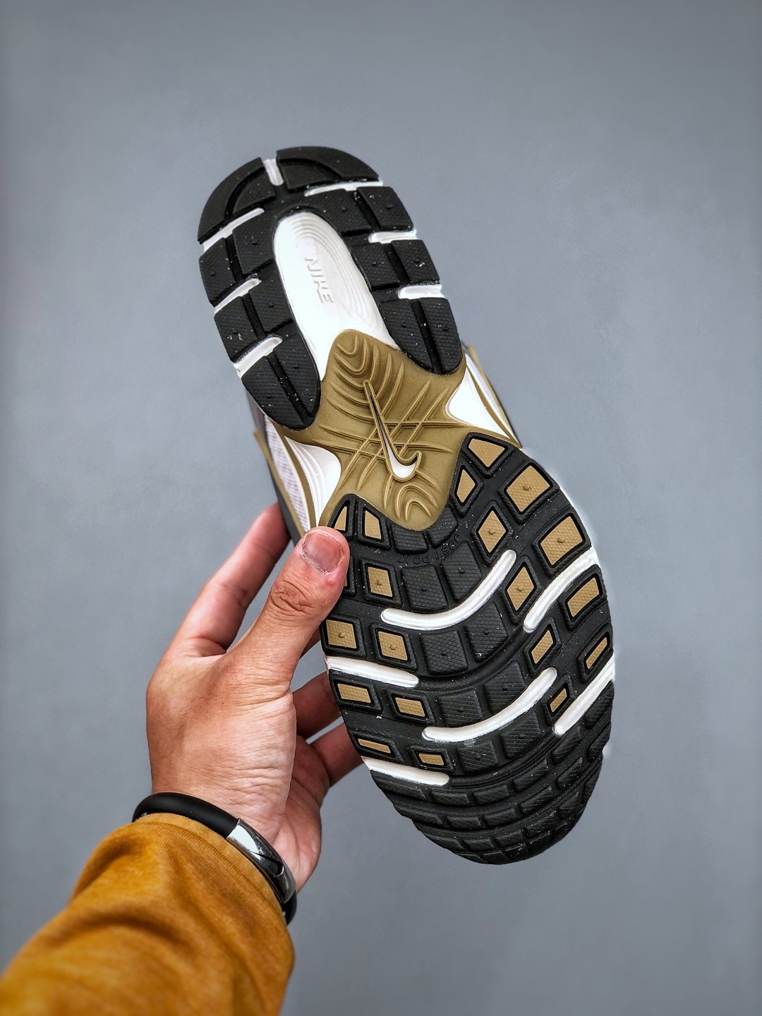 Nike V5 RNR Low-Top Running Shoes - HJ5228-102, Comfortable and Stylish 9 cmp i1746479423111 5294 0 7