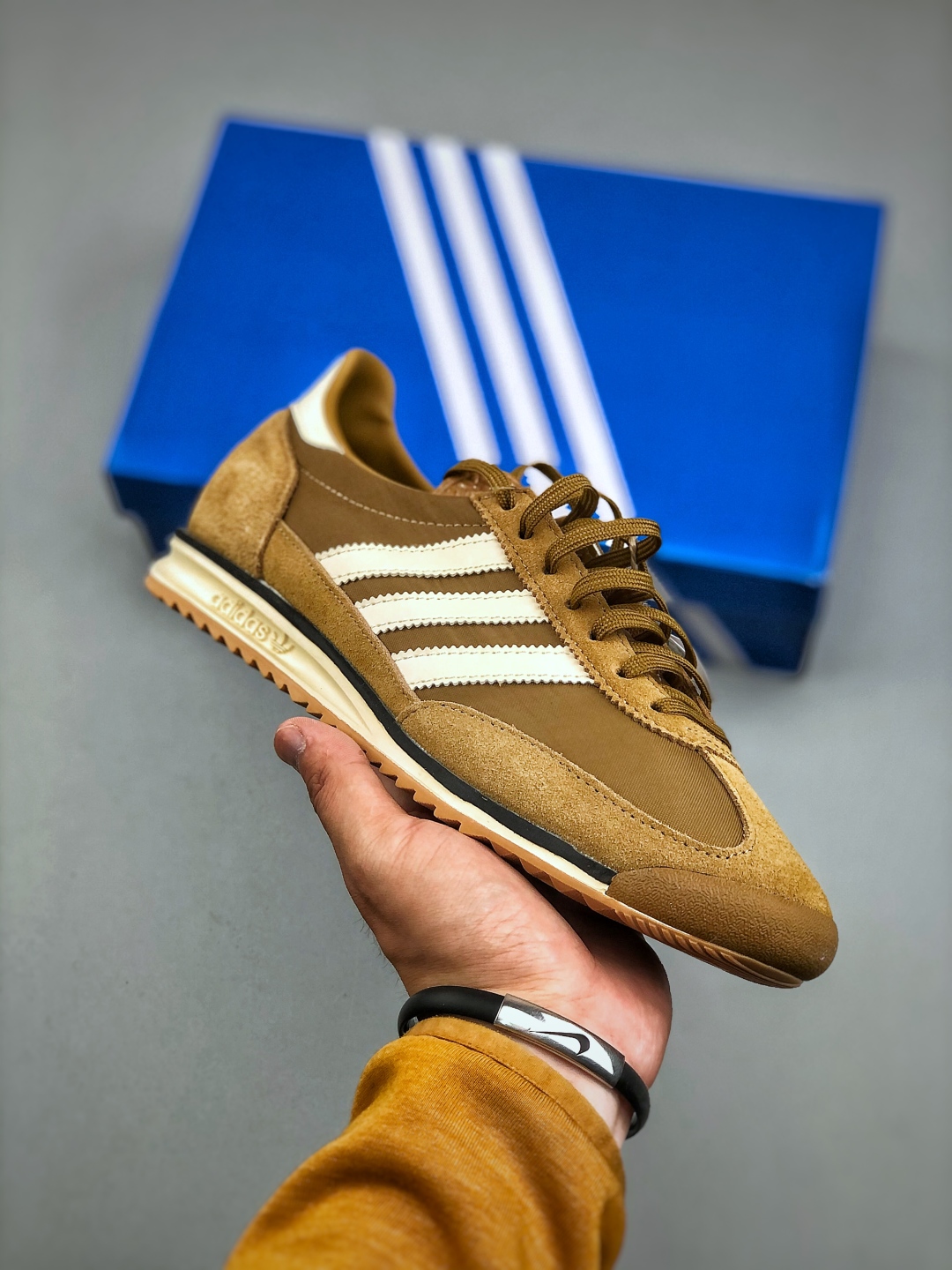Adidas Originals SL 72: Retro Running Shoes - Classic Style and Comfort 2 cmp i1746479928809 8876 0 0