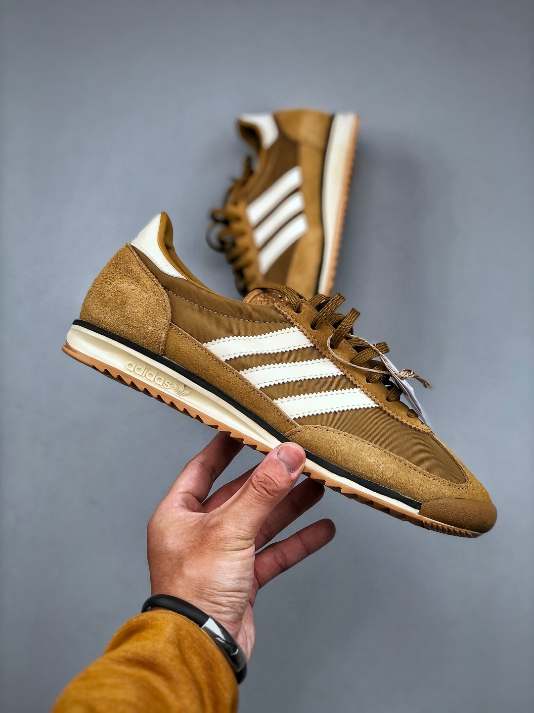 Adidas Originals SL 72: Retro Running Shoes - Classic Style and Comfort 5 cmp i1746479928809 8946 0 3
