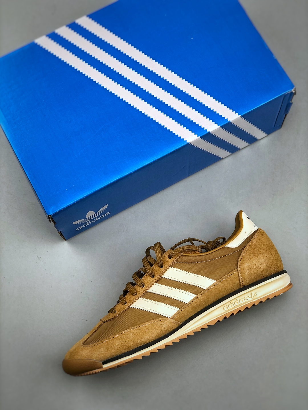 Adidas Originals SL 72: Retro Running Shoes - Classic Style and Comfort 4 cmp i1746479928811 1933 0 2