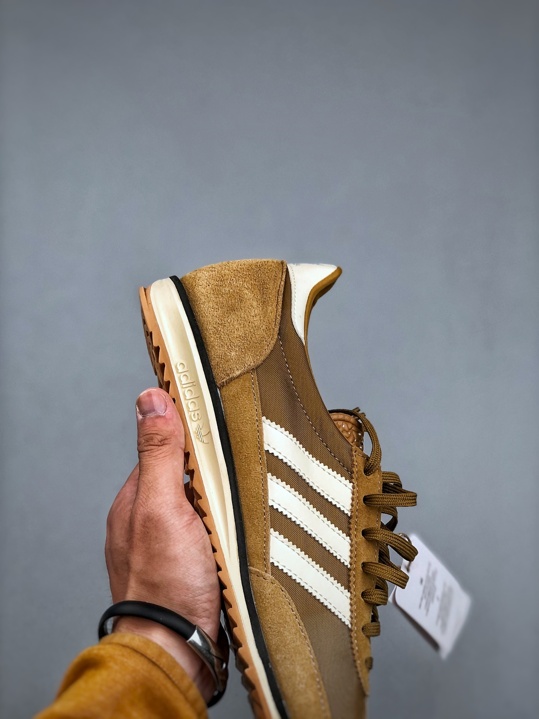 Adidas Originals SL 72: Retro Running Shoes - Classic Style and Comfort 7 cmp i1746479931636 3020 0 5
