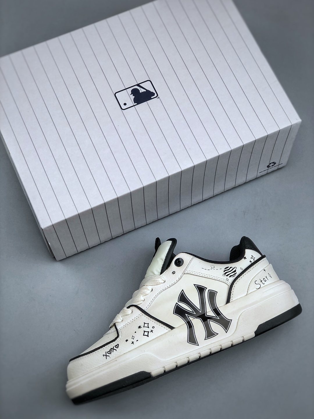 MLB NY Yankees Graffiti Print Chunky Sneakers Height Increasing - Sizes 35 to 45 4 cmp i1746480170469 2792 0 2