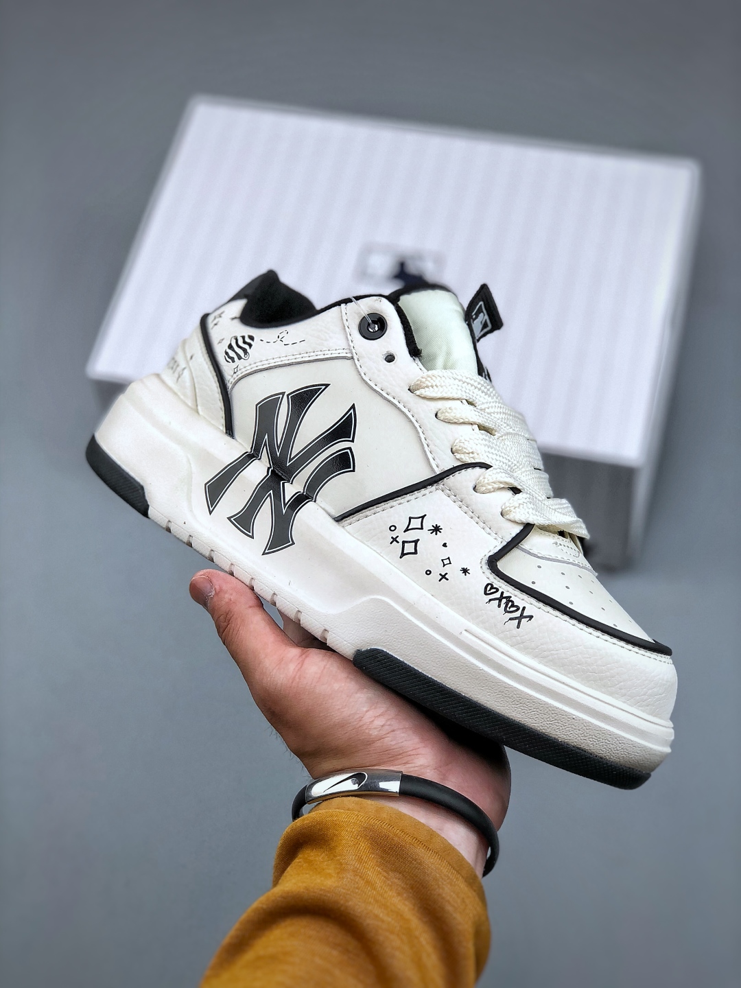 MLB NY Yankees Graffiti Print Chunky Sneakers Height Increasing - Sizes 35 to 45 2 cmp i1746480172702 7399 0 0