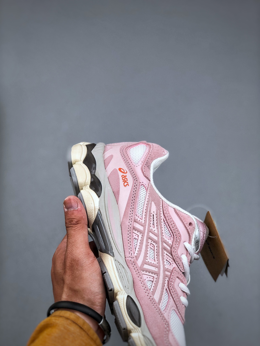 Asics GEL-NYC Low-Top Sneakers - Lightweight, Cushioned, and Stylish Design 7 cmp i1746480986605 857 0 5