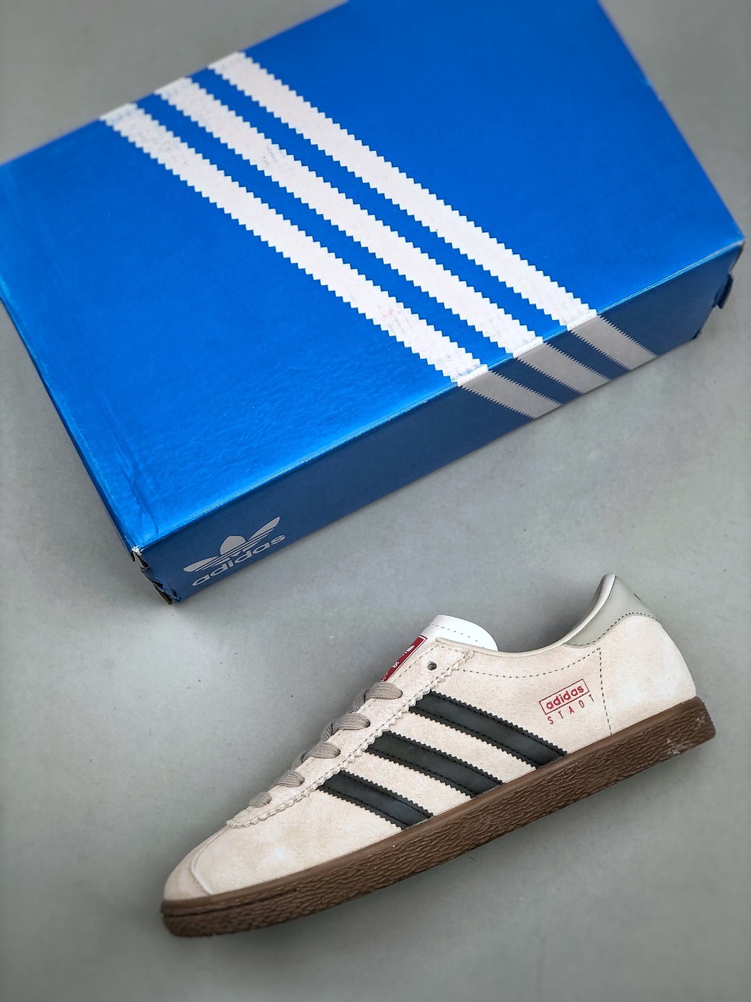 Adidas Originals Stadt: Retro Low-Top Sneakers for Style and Comfort 4 cmp i1746481091576 7808 0 2