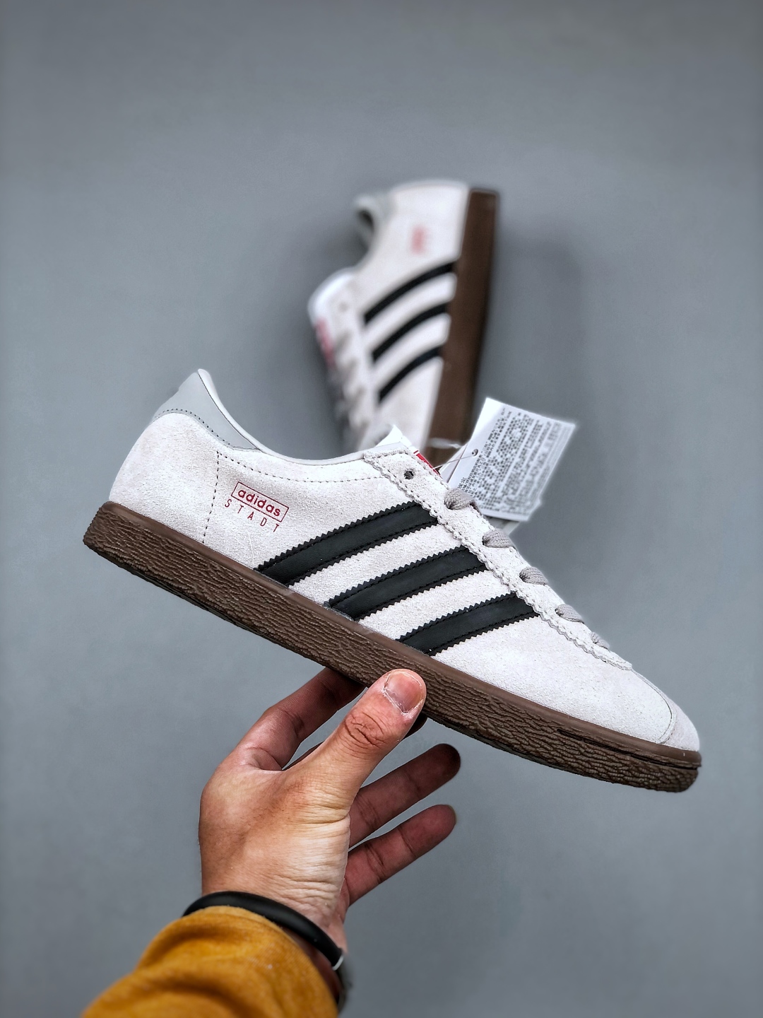 Adidas Originals Stadt: Retro Low-Top Sneakers for Style and Comfort 5 cmp i1746481093070 6082 0 3
