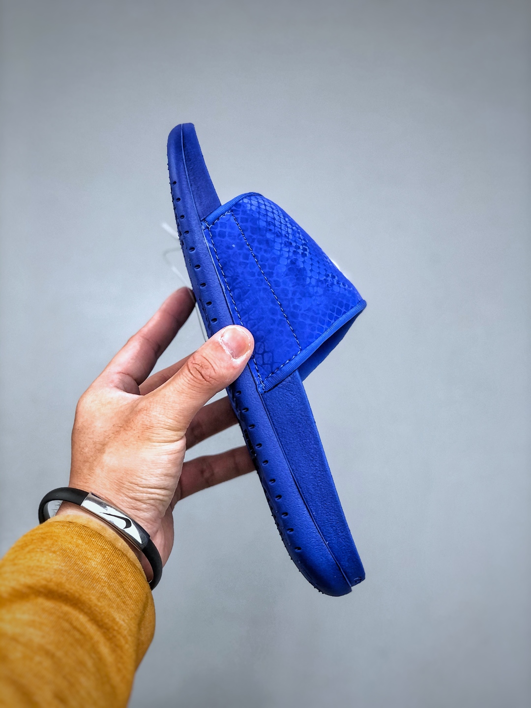 Nike Kobe Offcourt Slide Hyper Royal - Comfortable and Stylish Slides 3 cmp i1746481342615 3711 0 1