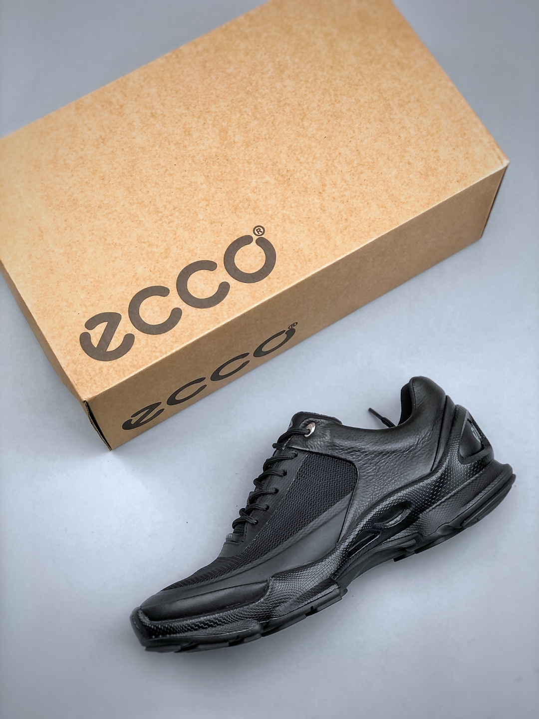 ECCO 爱步 夏季爆款男士休闲百搭小板鞋 柔酷系列 鞋面采用超软头层牛皮+防滑耐磨橡胶大底