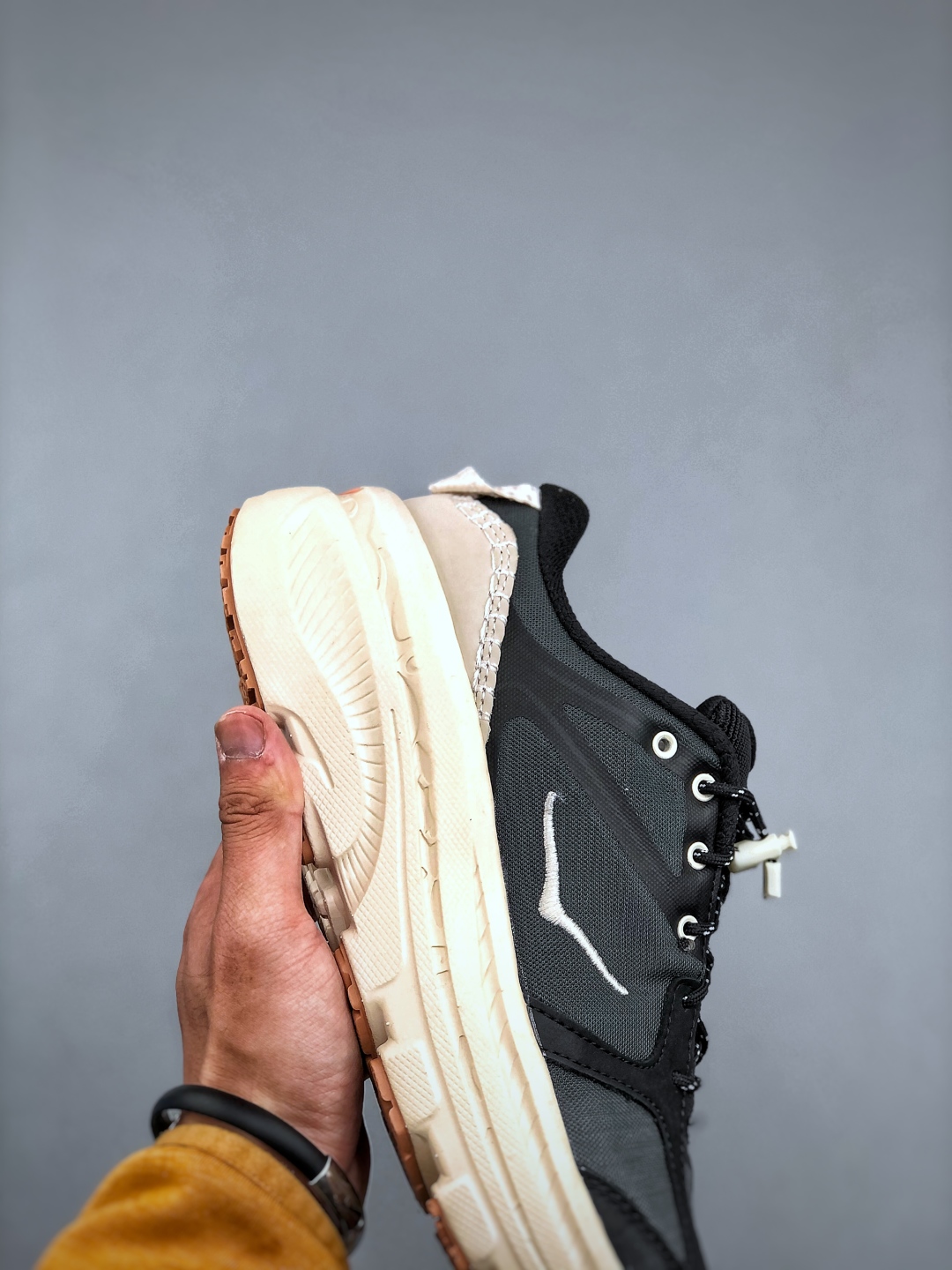Hoka One One Bondi B3 LS Running Shoes - Comfort & Performance 7 cmp i1746563880741 2692 0 5