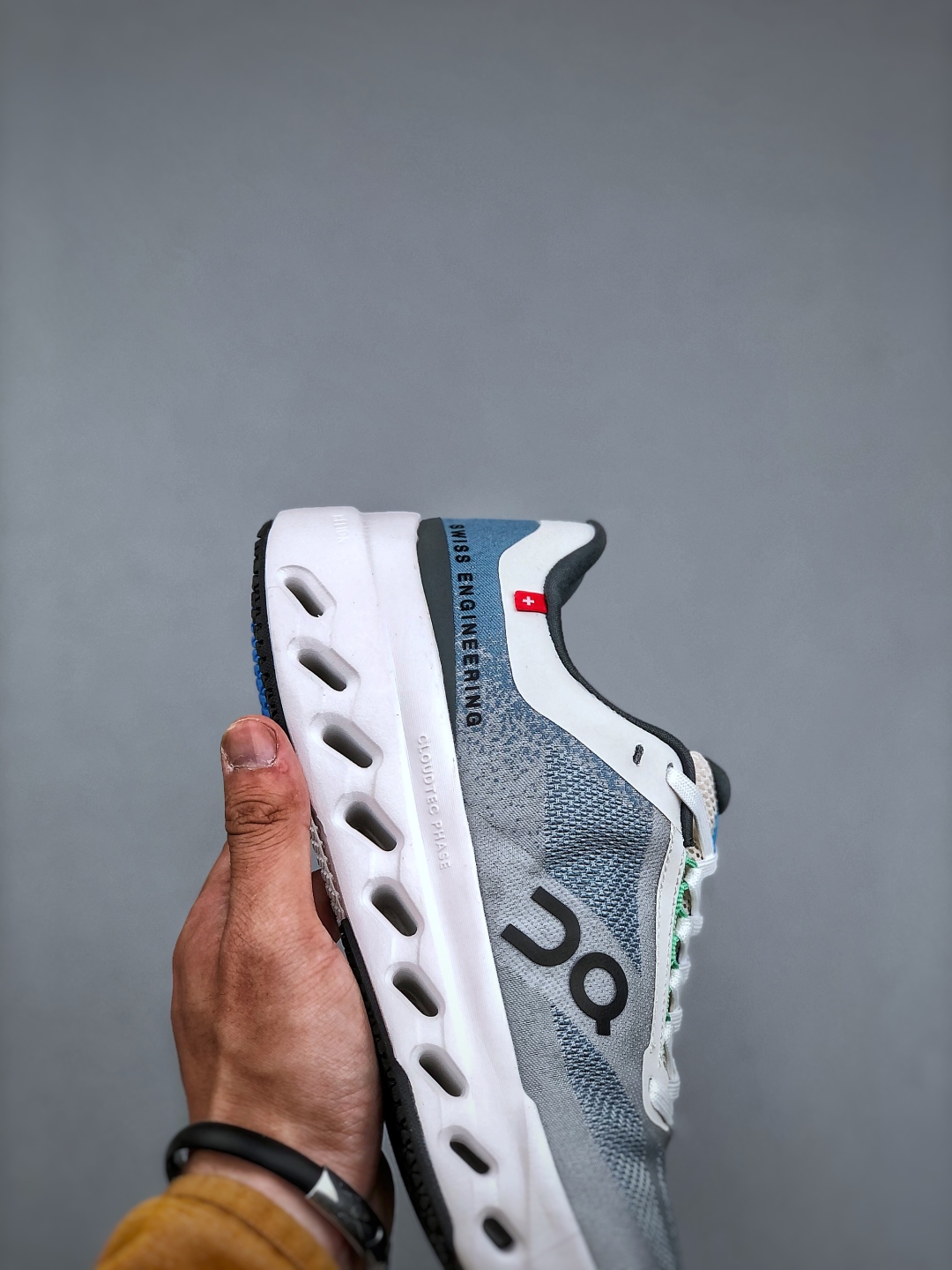 ON Running Cloudsurfer Next Low Top Lightweight Comfort Sneakers 3WE30201025 7 cmp i1746564041659 6191 0 5