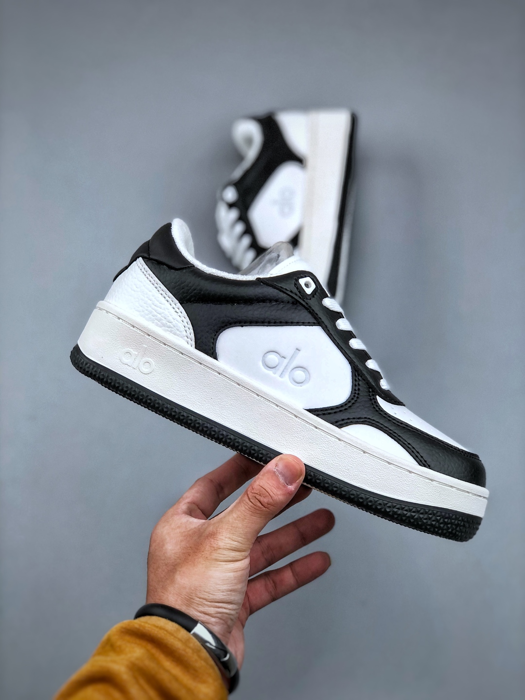 Alo Yoga Recovery Mode Black and White Low-Top Sneakers with Hidden Lift 5 cmp i1746564570158 432 0 3