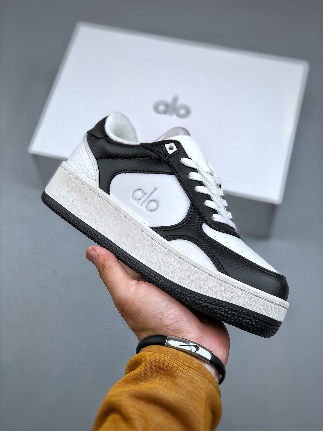 Alo Yoga Recovery Mode Black and White Low-Top Sneakers with Hidden Lift 2 cmp i1746564570159 1448 0 0