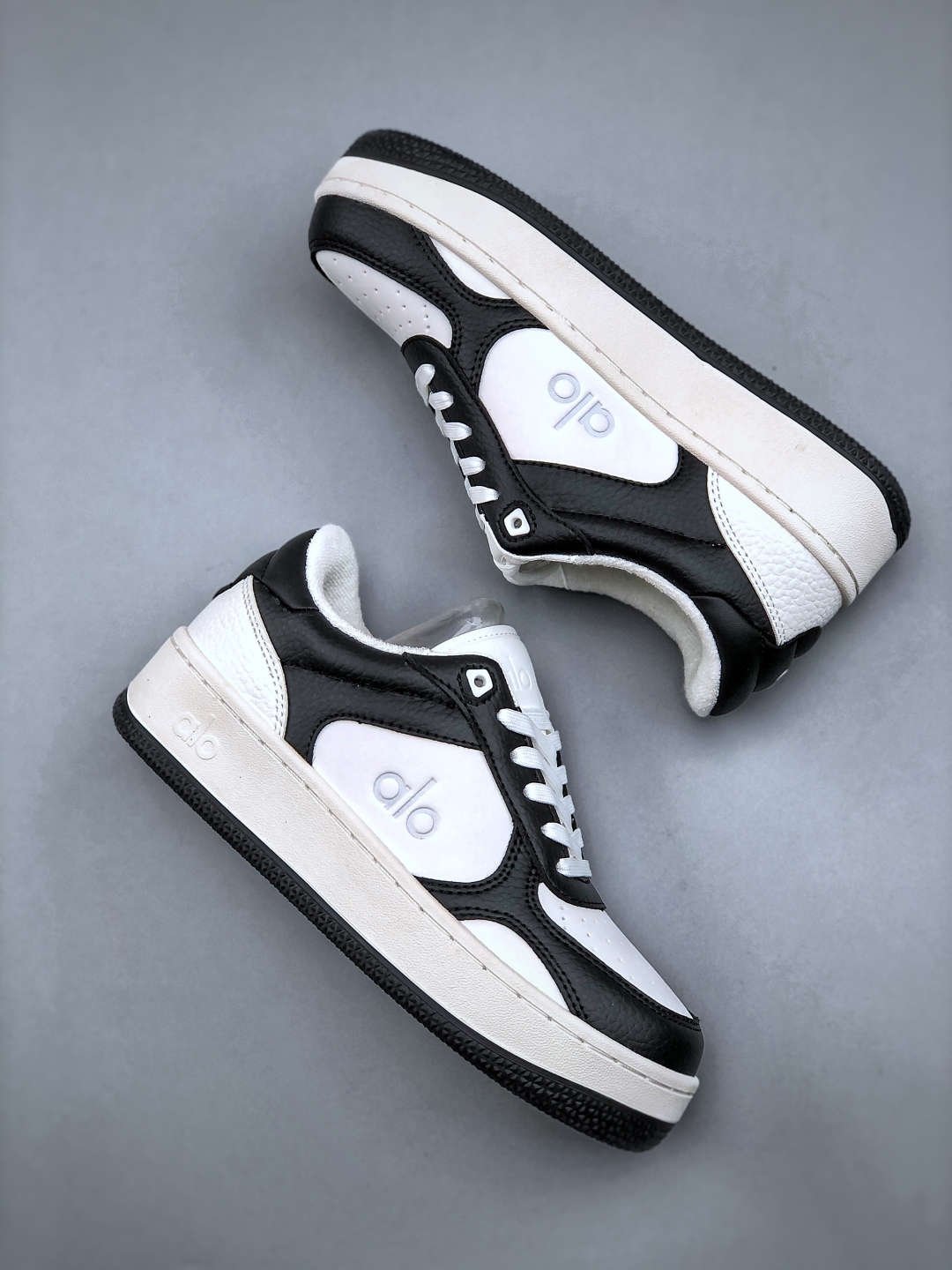 Alo Yoga Recovery Mode Black and White Low-Top Sneakers with Hidden Lift 10 cmp i1746564570159 968 0 8