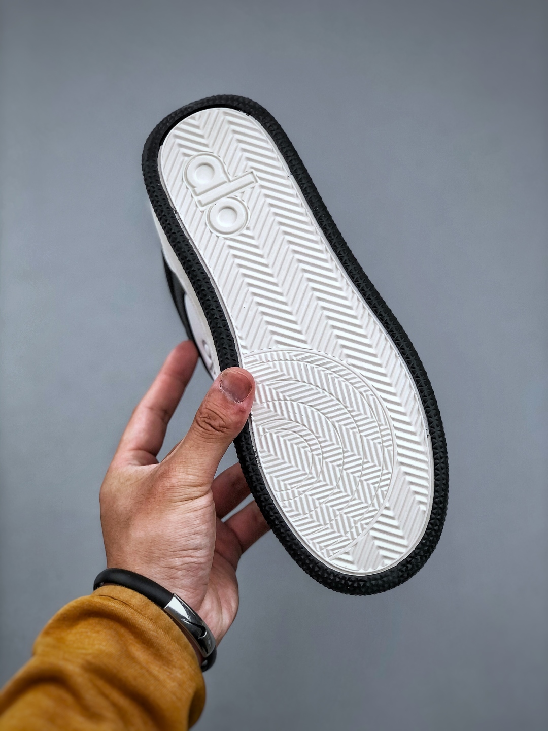 Alo Yoga Recovery Mode Black and White Low-Top Sneakers with Hidden Lift 9 cmp i1746564571502 9994 0 7