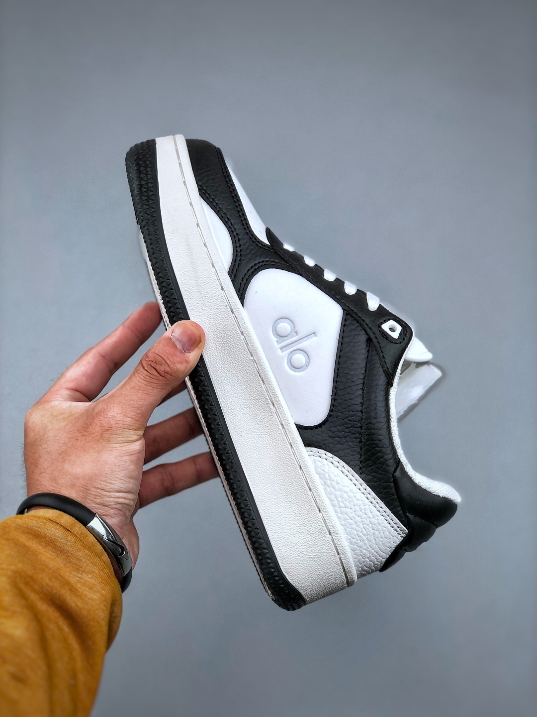 Alo Yoga Recovery Mode Black and White Low-Top Sneakers with Hidden Lift 3 cmp i1746564571516 6062 0 1