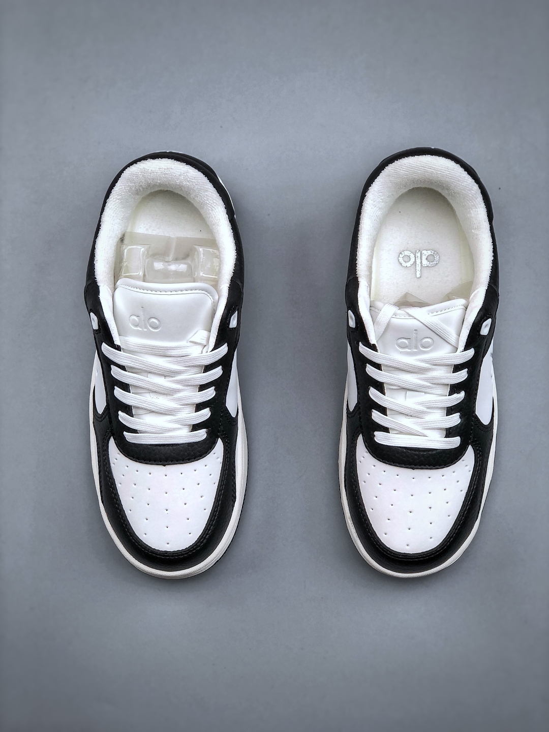 Alo Yoga Recovery Mode Black and White Low-Top Sneakers with Hidden Lift 6 cmp i1746564571518 9709 0 4