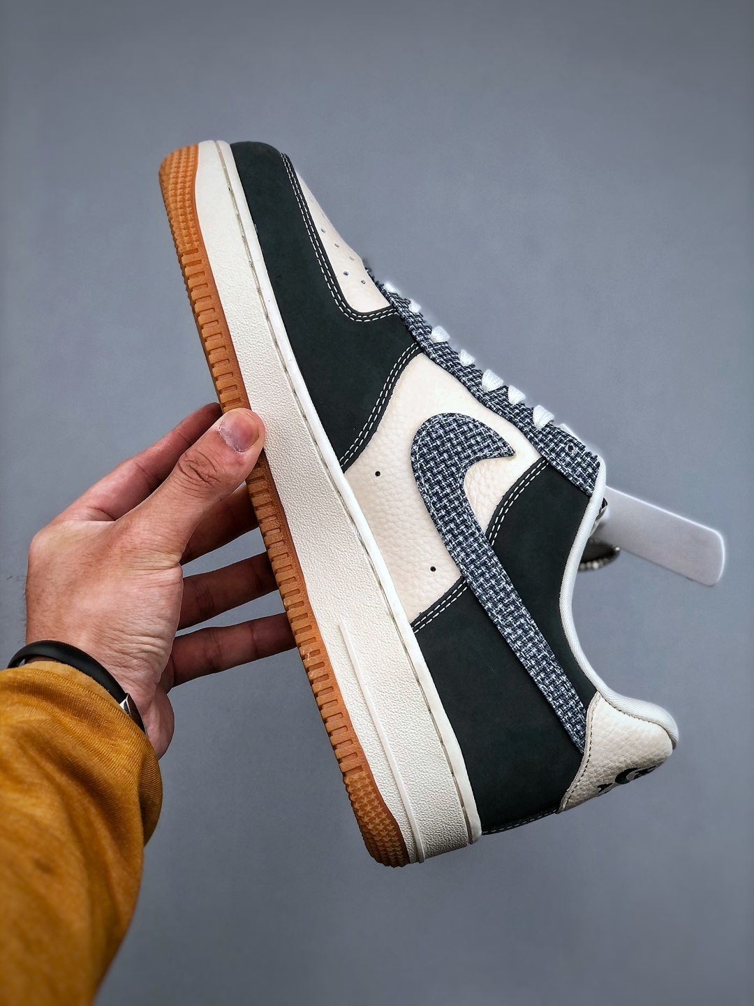 Nike Air Force 1 '07 Low Gucci Sneakers - Style & Comfort Combined 3 cmp i1746564682125 6945 0 1