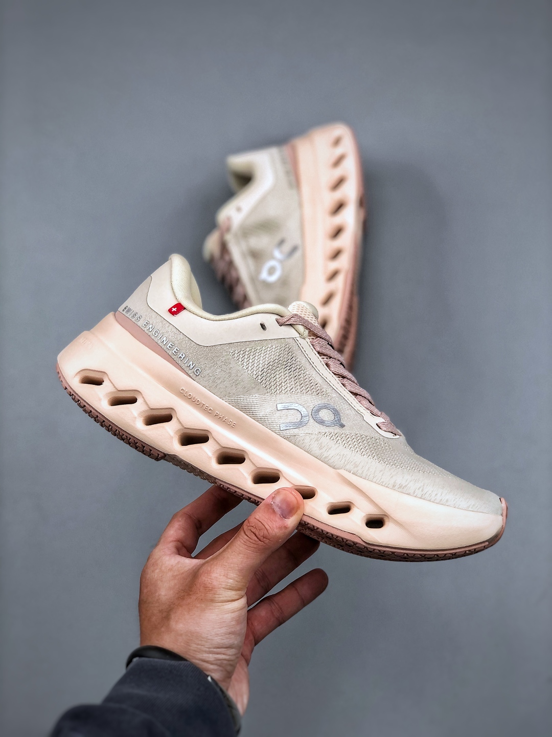 On Running Cloudsurfer Next Low-Top Lightweight Comfort Sneakers 3WE30020606 5 cmp i1746649472084 4814 0 3