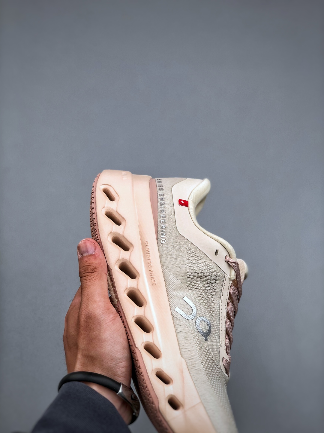 On Running Cloudsurfer Next Low-Top Lightweight Comfort Sneakers 3WE30020606 7 cmp i1746649472094 3731 0 5