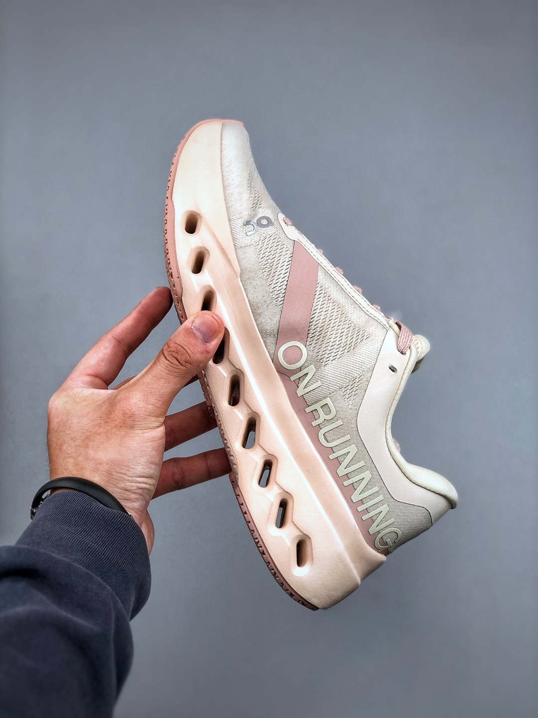 On Running Cloudsurfer Next Low-Top Lightweight Comfort Sneakers 3WE30020606 3 cmp i1746649473662 8215 0 1