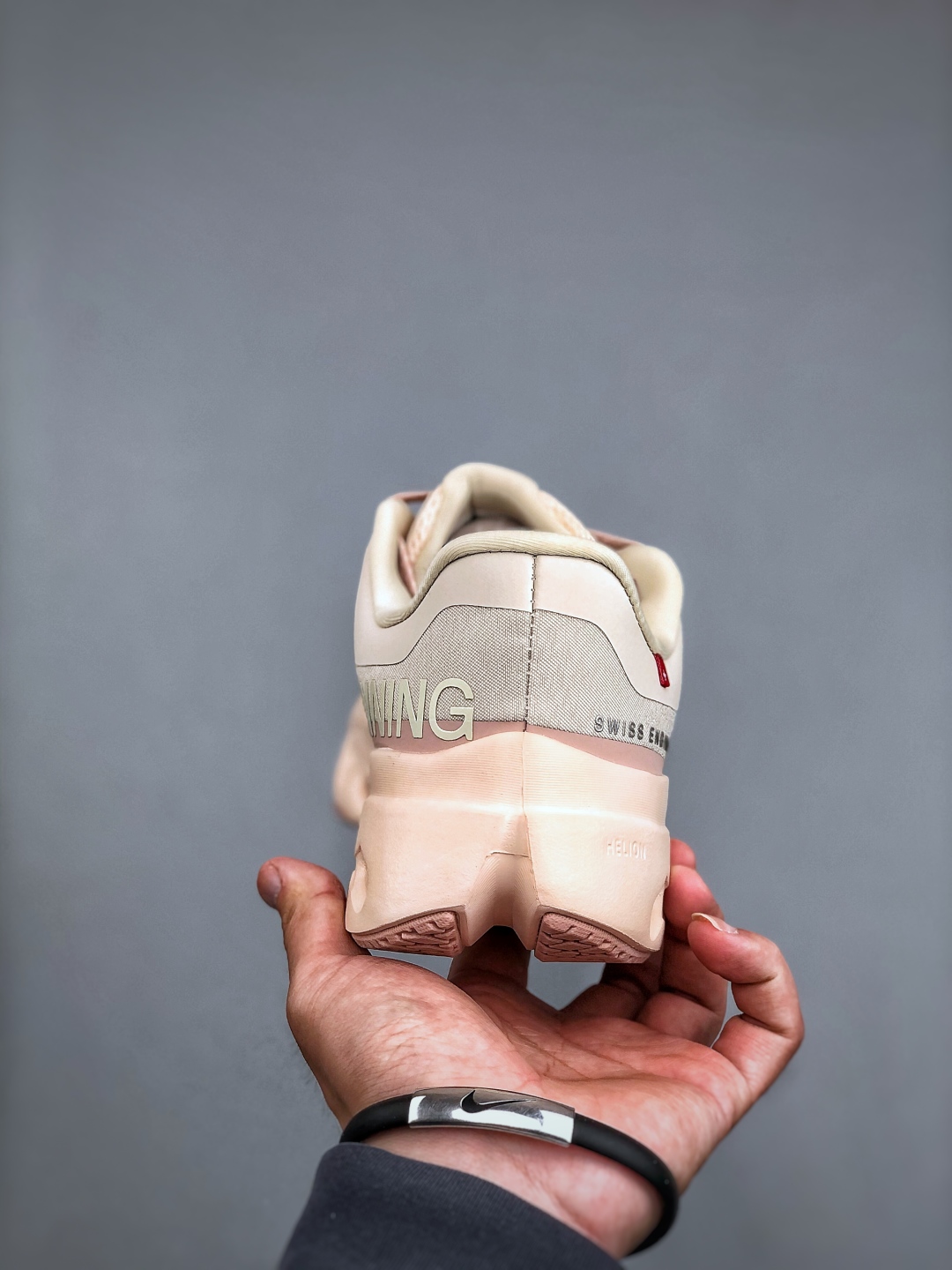 On Running Cloudsurfer Next Low-Top Lightweight Comfort Sneakers 3WE30020606 8 cmp i1746649473680 2408 0 6
