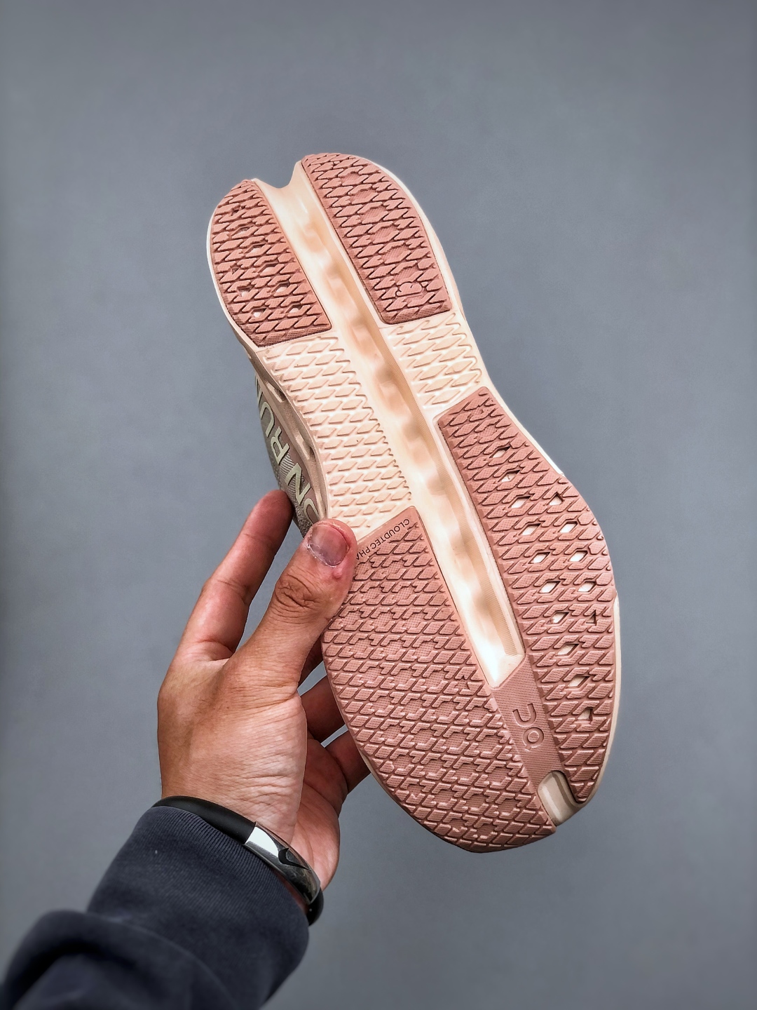 On Running Cloudsurfer Next Low-Top Lightweight Comfort Sneakers 3WE30020606 9 cmp i1746649473739 7674 0 7