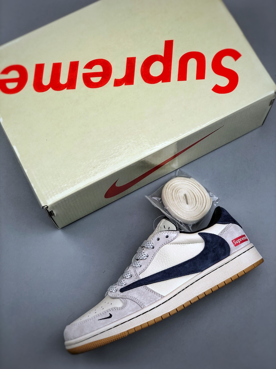 Air Jordan 1 Low Travis Scott Supremee Low-Top Sneakers 4 cmp i1746650623076 9960 0 2