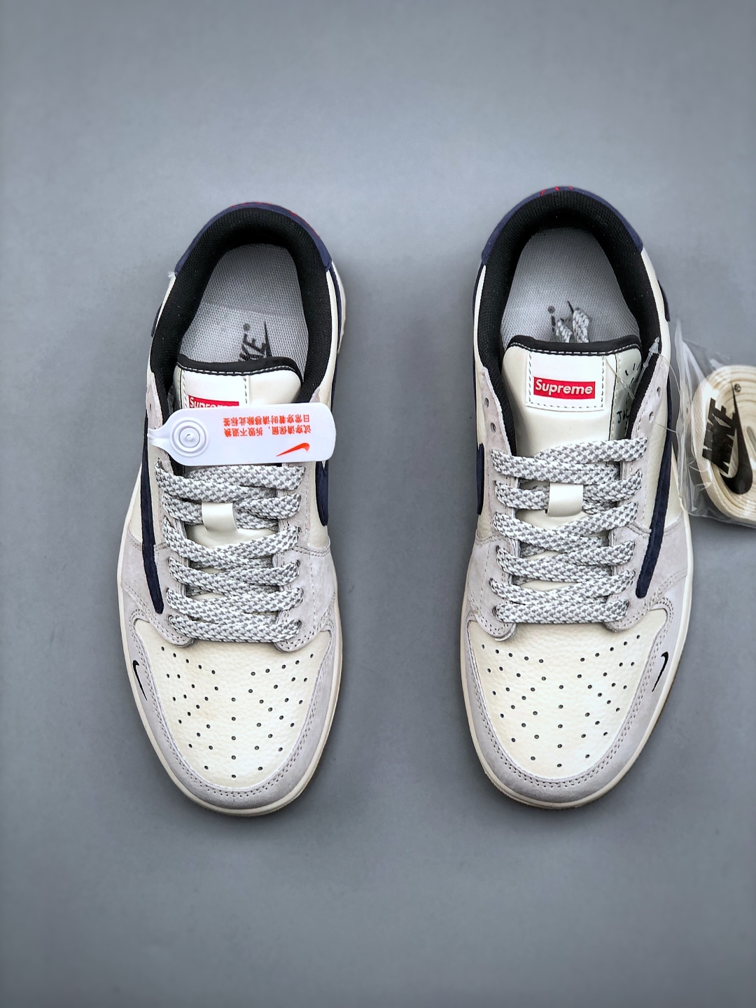 Air Jordan 1 Low Travis Scott Supremee Low-Top Sneakers 6 cmp i1746650626854 1114 0 4