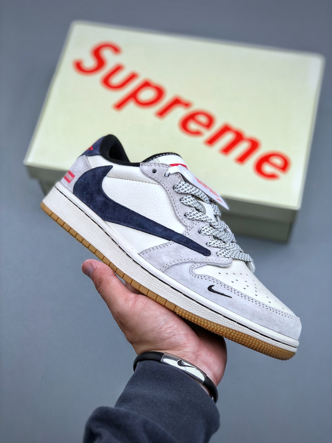 Air Jordan 1 Low Travis Scott Supremee Low-Top Sneakers 2 cmp i1746650627258 6264 0 0
