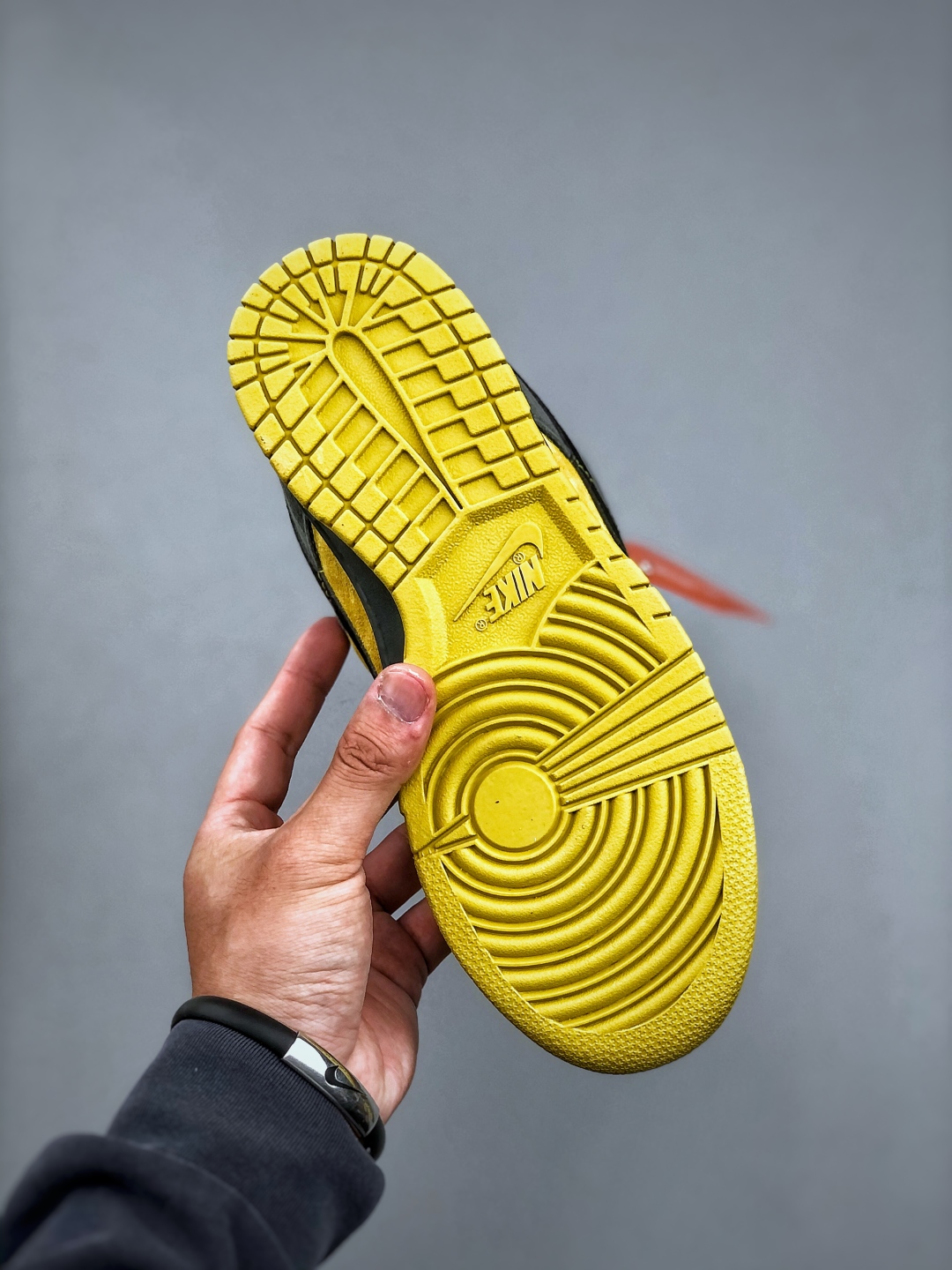 Supreme x Nike SB Dunk Low Ocean Fog Grey Yellow Limited Edition 9 cmp i1746650674207 6170 0 7