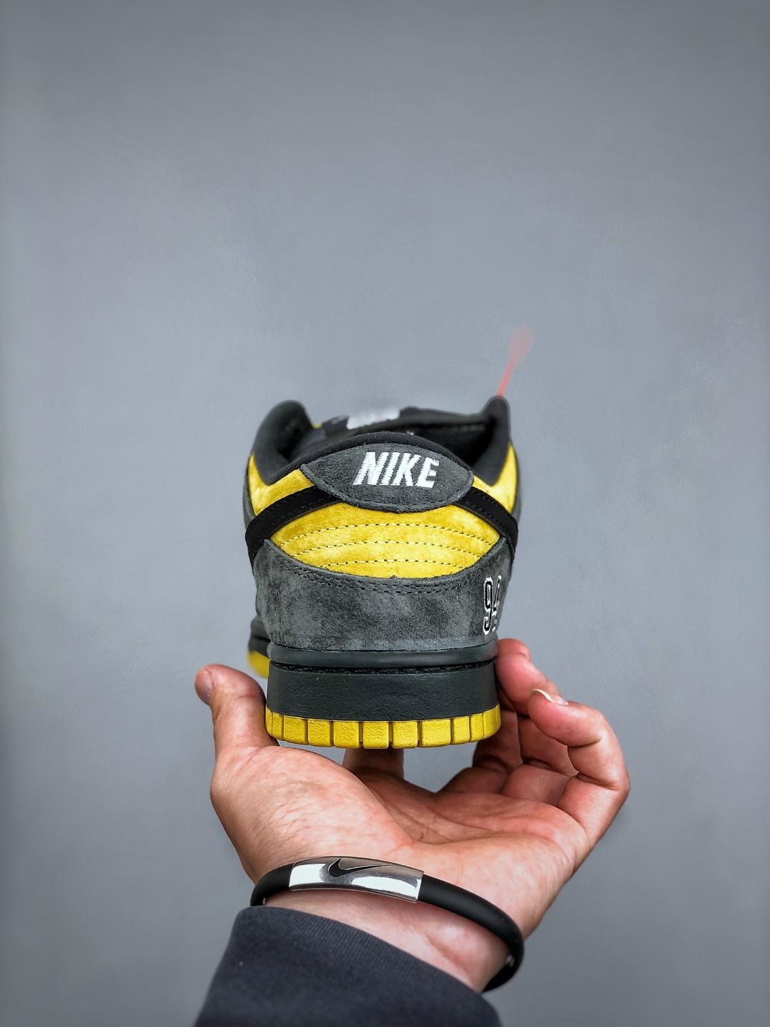 Supreme x Nike SB Dunk Low Ocean Fog Grey Yellow Limited Edition 8 cmp i1746650675875 1814 0 6