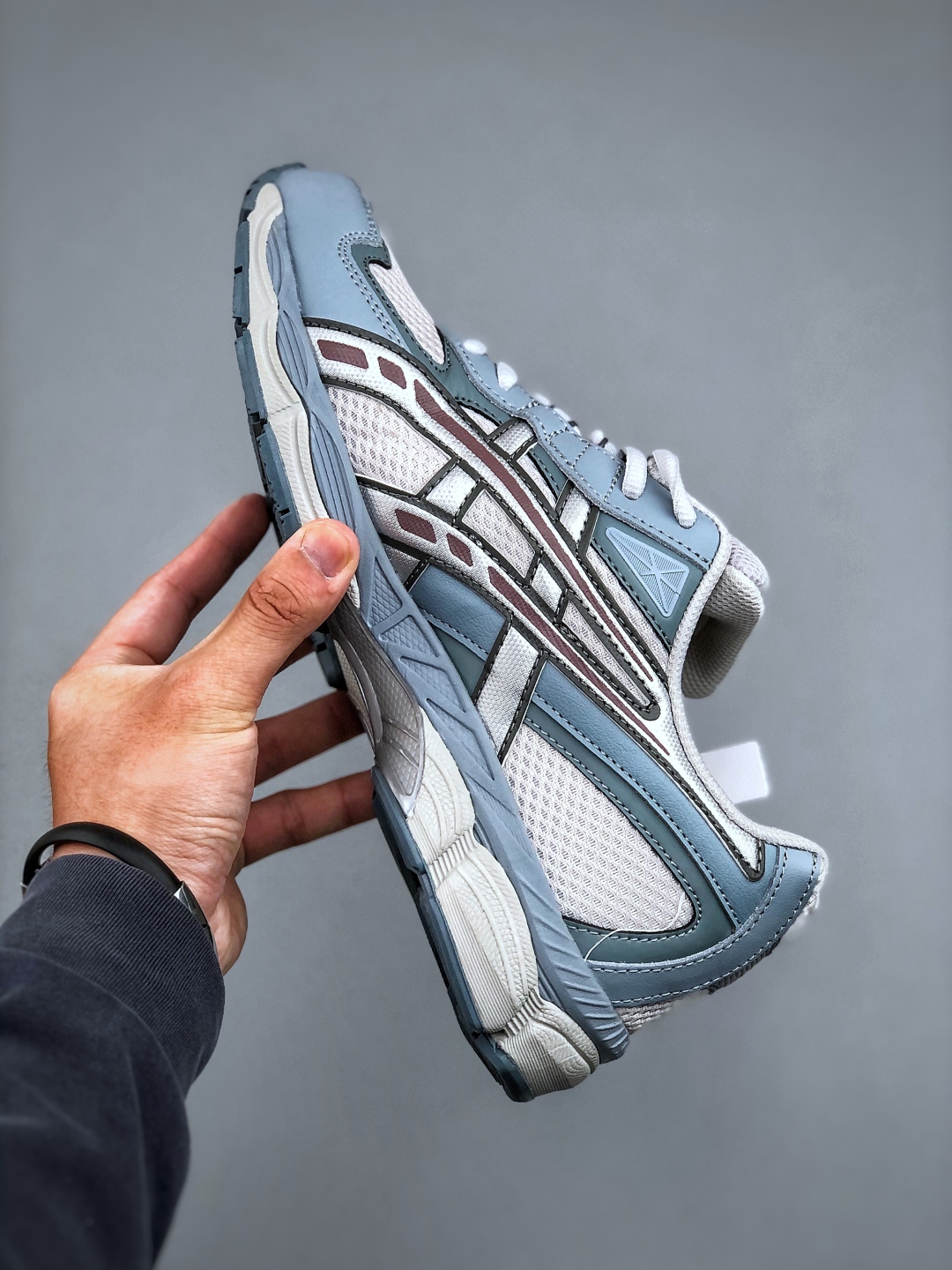 Asics GEL-NYC Low-Top Sneakers - Stylish Running & Casual Shoes 1203A542-020 3 cmp i1746737144003 9877 0 1