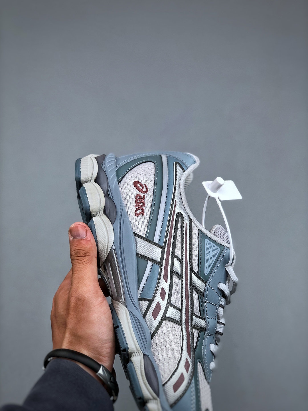 Asics GEL-NYC Low-Top Sneakers - Stylish Running & Casual Shoes 1203A542-020 7 cmp i1746737144023 7469 0 5