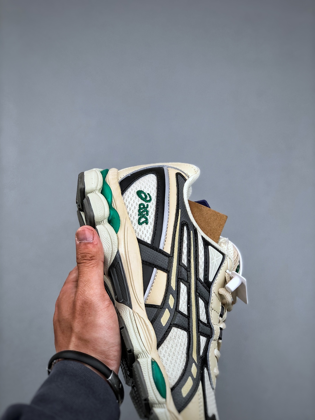 Asics GEL-NYC Low-Top Sneakers - Stylish, Comfortable, and Versatile Shoes 7 cmp i1746737154133 9264 0 5