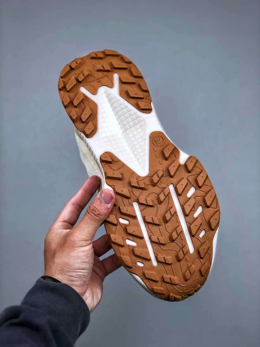 The North Face Altamesa 500 Men's Cream Sneakers - Style & Comfort Combined 9 cmp i1746737265653 2056 0 7