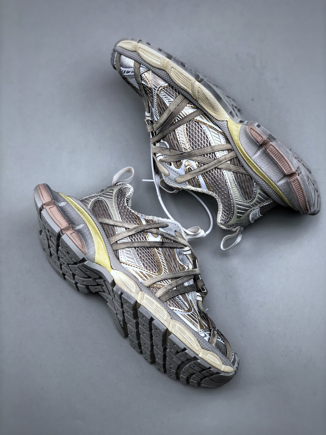 Balenciaga Phantom 3XL Sneakers - Metallic Lace-Up Running Shoes for Men & Women 10 cmp i1746738577052 4215 0 8