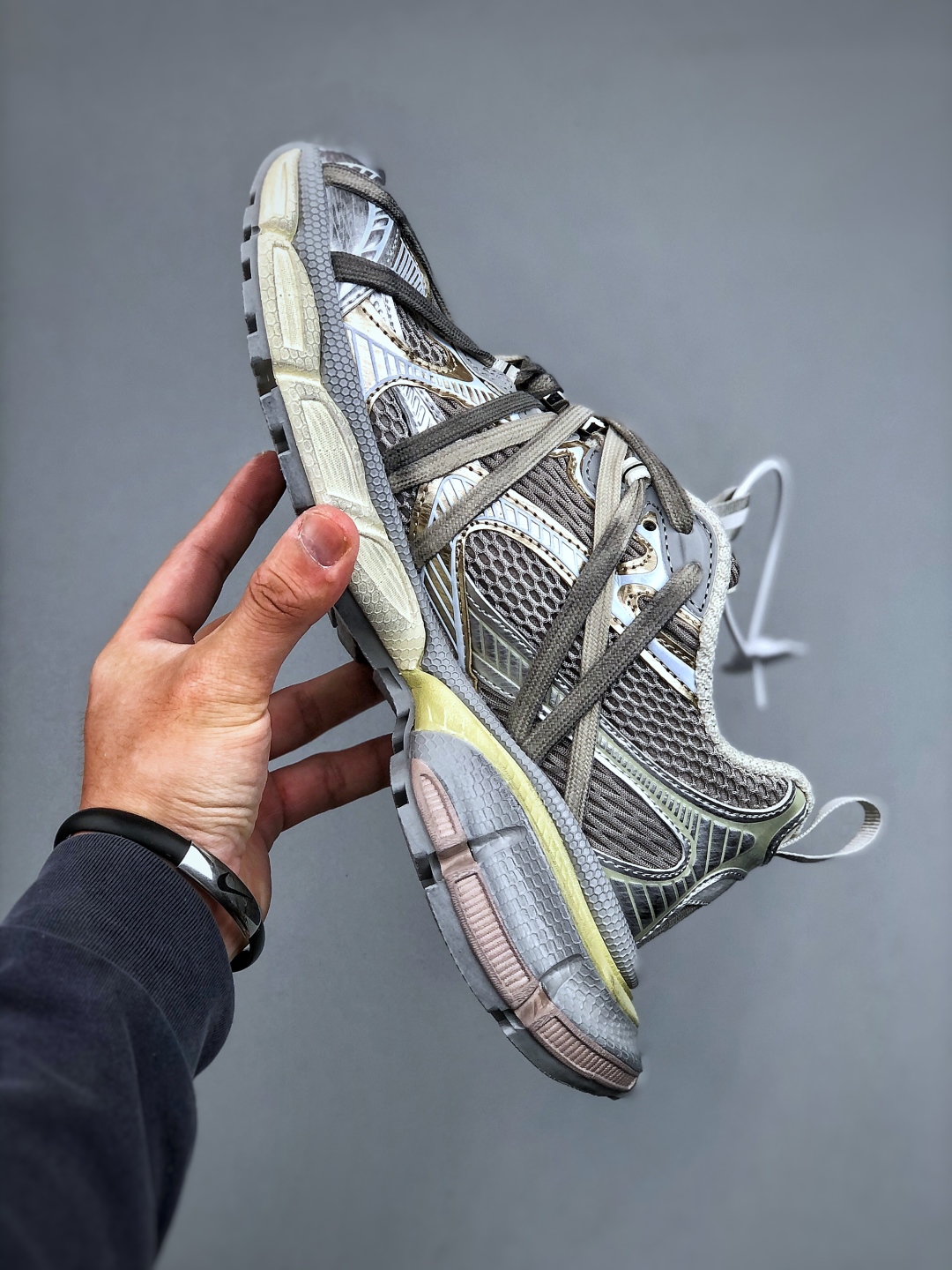 Balenciaga Phantom 3XL Sneakers - Metallic Lace-Up Running Shoes for Men & Women 3 cmp i1746738577083 1338 0 1