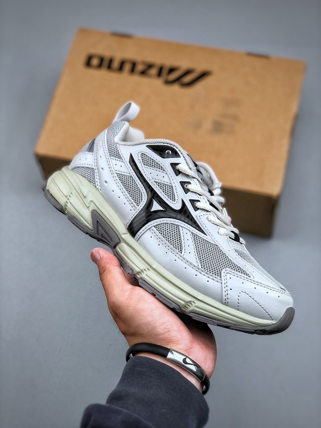Mizuno Speed Low-Top Retro Running Shoes - Comfortable and Stylish Sneakers 3 cmp i1746738771157 2482 0 1
