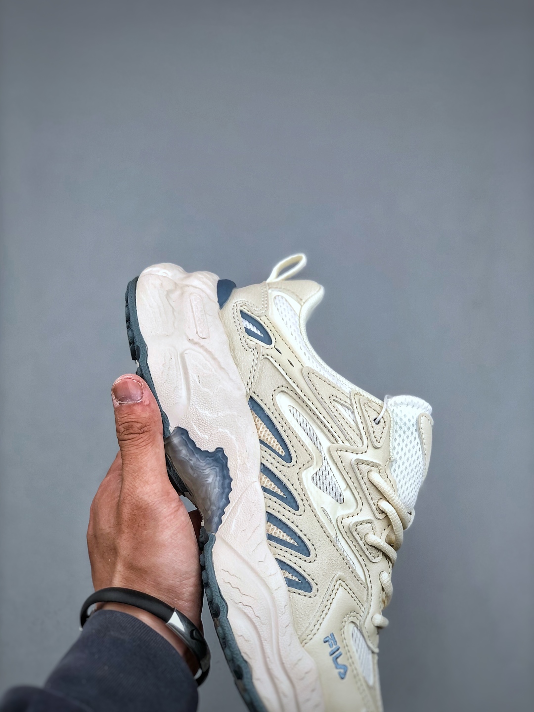Fila Fern Sneakers: Retro Style, Elevated Comfort, and Enhanced Performance 7 cmp i1746738838659 3092 0 5