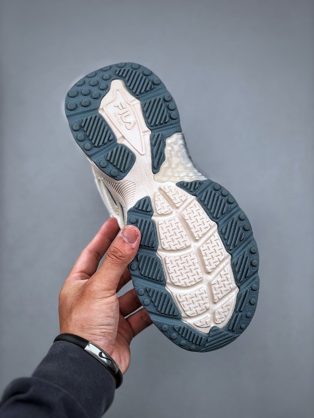 Fila Fern Sneakers: Retro Style, Elevated Comfort, and Enhanced Performance 9 cmp i1746738838659 9960 0 7