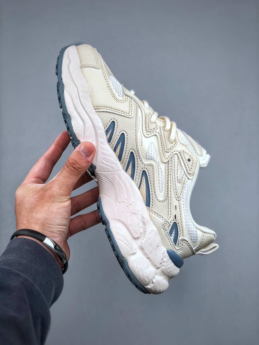 Fila Fern Sneakers: Retro Style, Elevated Comfort, and Enhanced Performance 3 cmp i1746738840361 6429 0 1