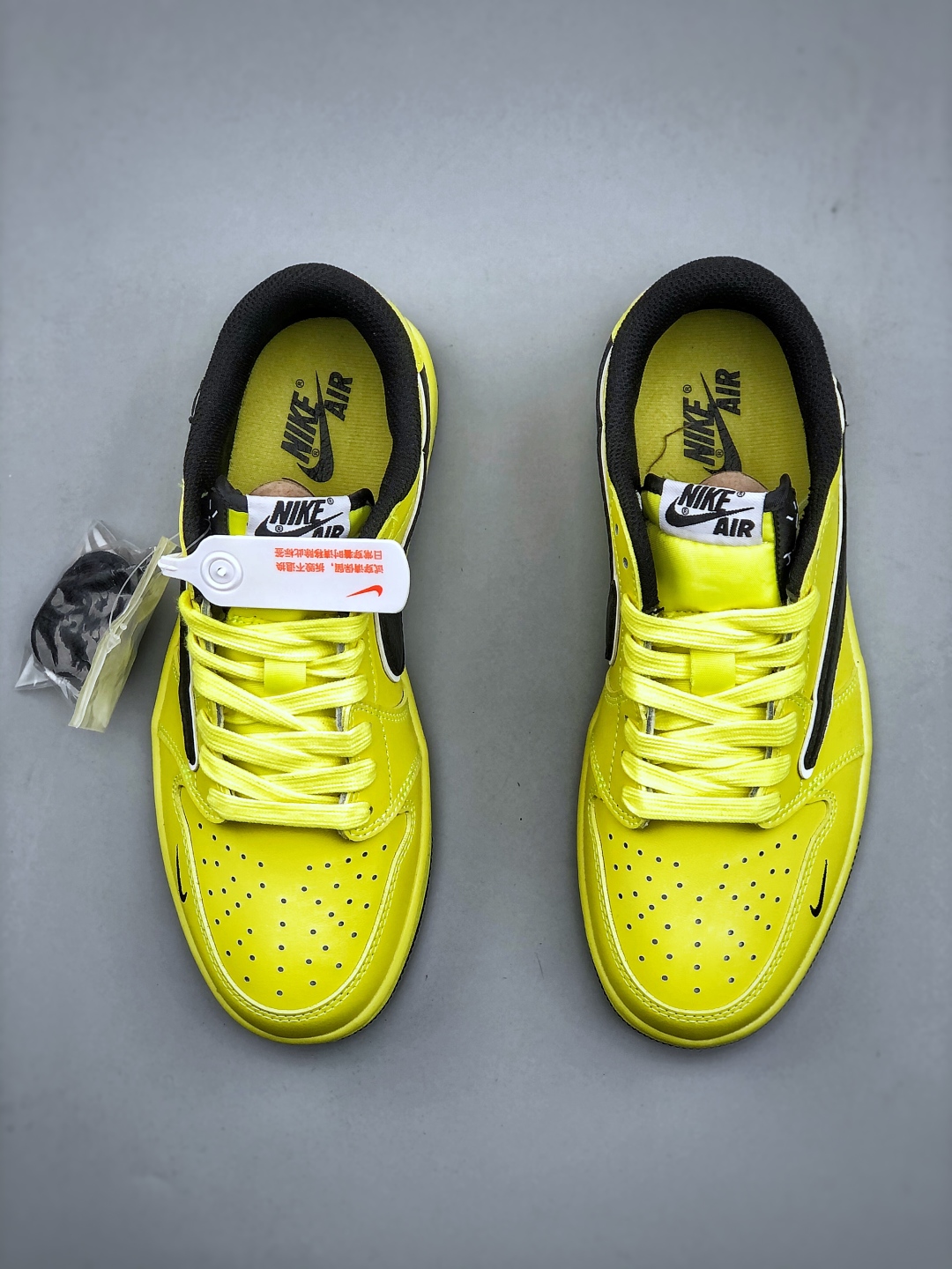 Nike x Supreme Air Jordan 1 Low Lemon Black Sneakers DM7866-701 6 cmp i1746738868114 2635 0 4