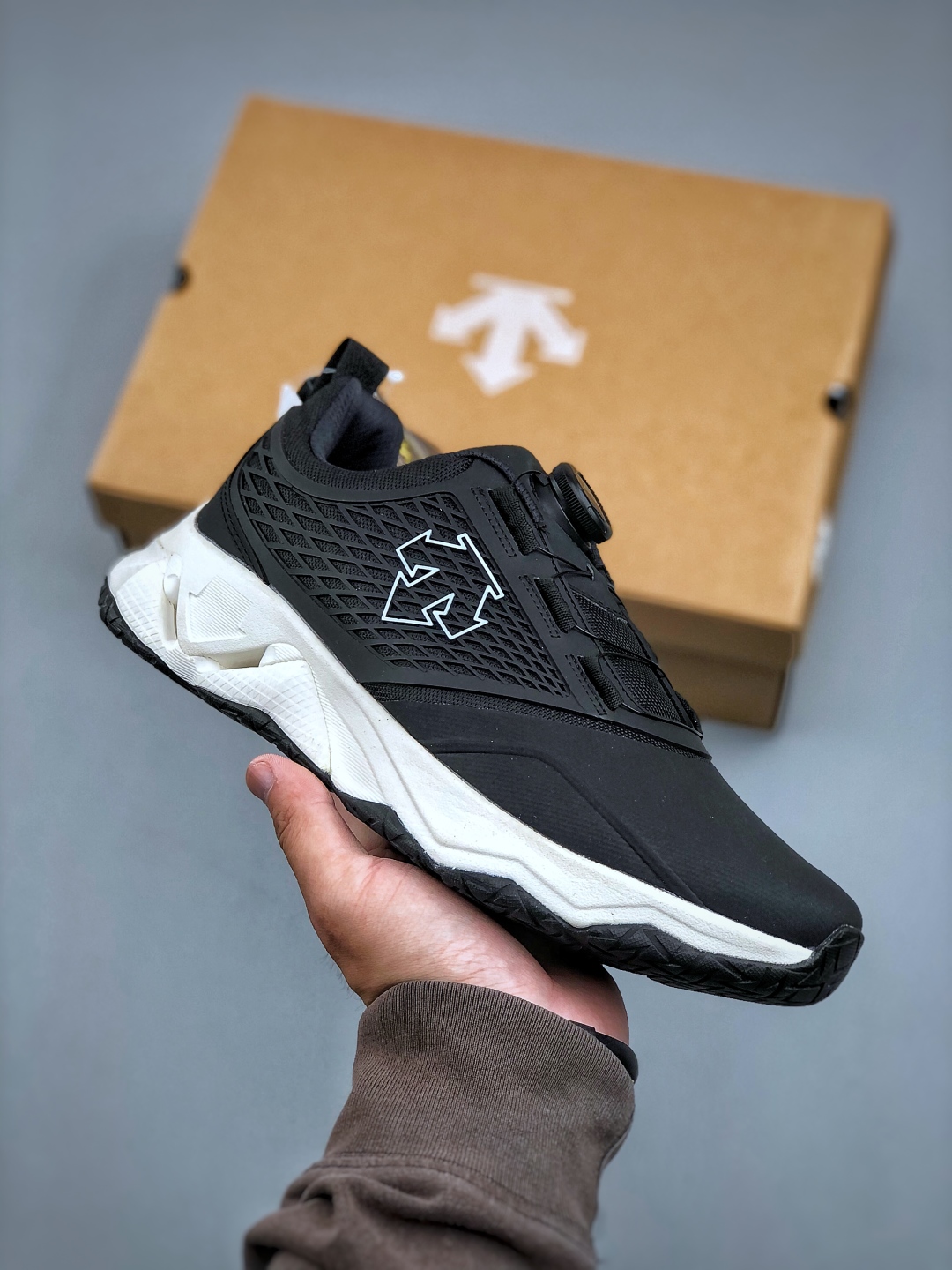 Descente Men's Lightweight Cushioning Breathable Fashion Casual Running Shoes 2 cmp i1746822695924 854 0 0