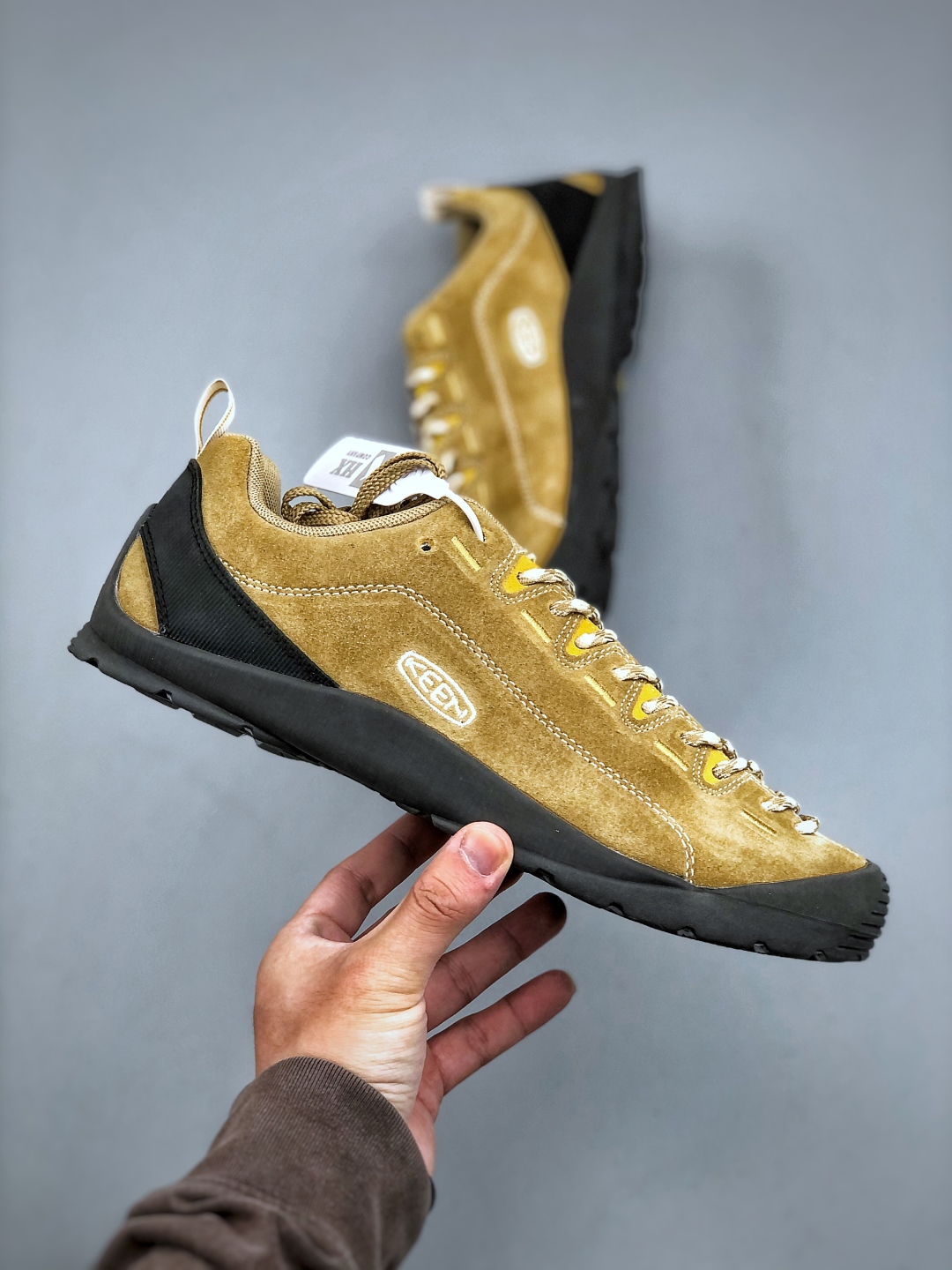 💰200KEEN 科恩日系街头复古风 看起来丑穿起来好看的憨憨鞋 春夏复古徒步运动鞋 鞋身轻便 简洁易搭配 上脚效果💯 原单代加工渠道 中山宝X鞋厂出品 正品该有的品控 绝对不会少 淘宝代购专供 首单600双 三个颜色 官网一致包装 货号：1028818 尺码：35-44
