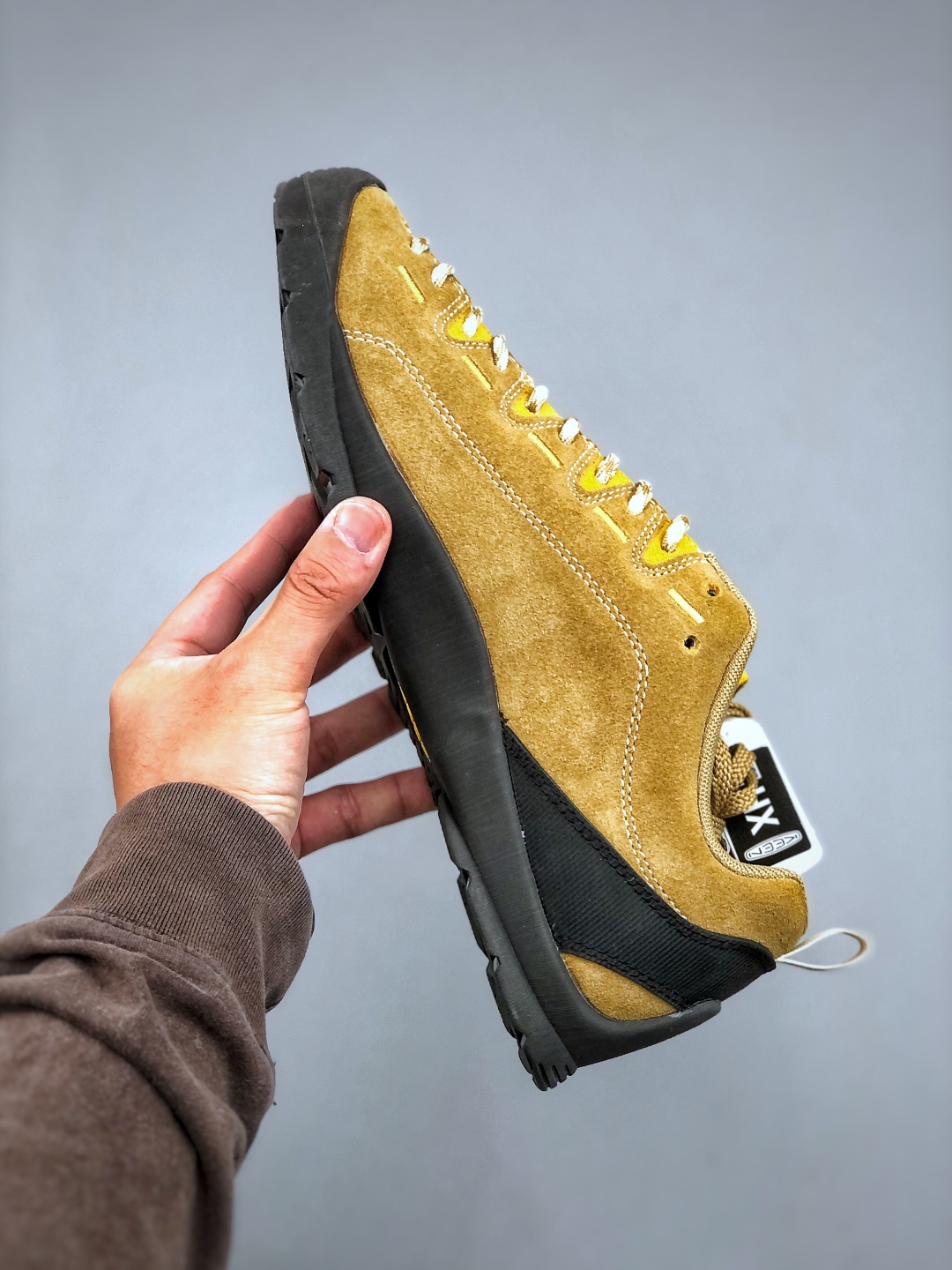 💰200KEEN 科恩日系街头复古风 看起来丑穿起来好看的憨憨鞋 春夏复古徒步运动鞋 鞋身轻便 简洁易搭配 上脚效果💯 原单代加工渠道 中山宝X鞋厂出品 正品该有的品控 绝对不会少 淘宝代购专供 首单600双 三个颜色 官网一致包装 货号：1028818 尺码：35-44